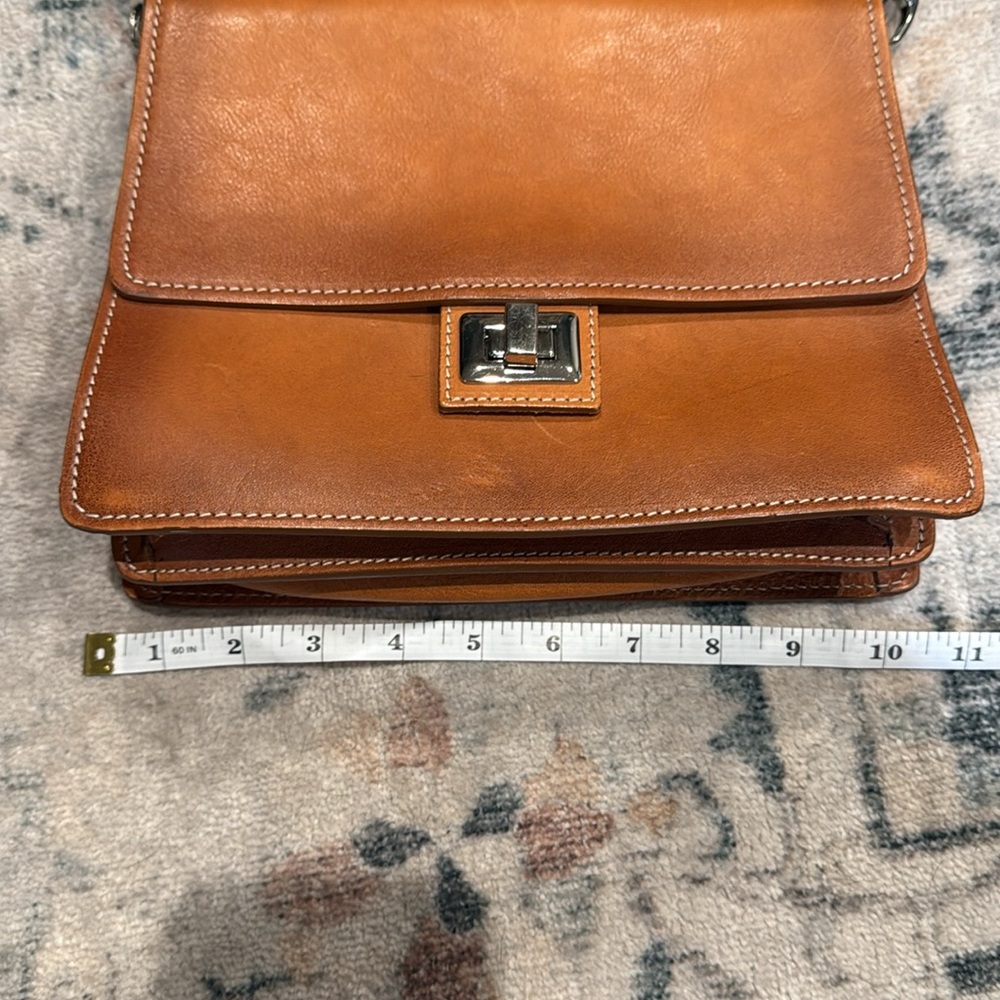Beautiful Italian leather shoulder bag in camel color - Picture 13 of 13